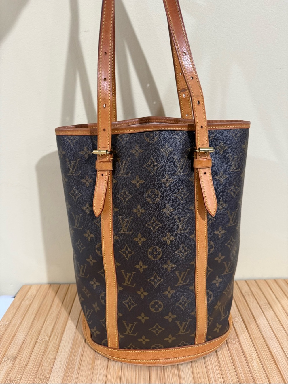 Authentic Louis Vuitton Monogram Bucket GM Louis Vuitton shoulder bag